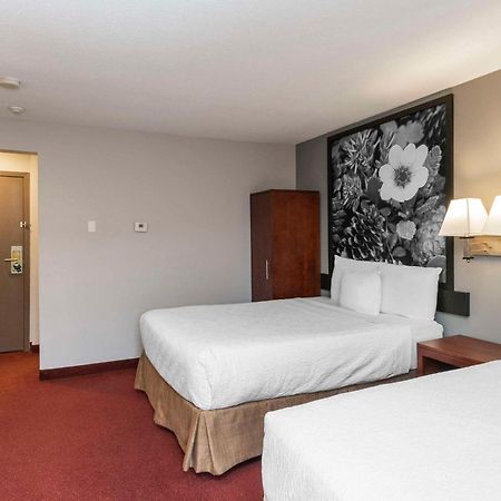 Quality Inn & Suites Vernon Bagian luar foto